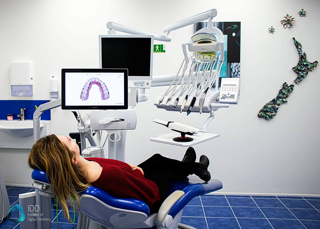 3shape-trios-4-review-clinic-room-ergonomics-patient-viewing-scanner-screen-institute-of-digital-dentistry