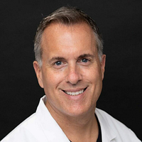 August de Oliveira headshot 2