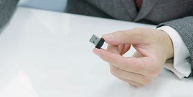 3shape-trios5-intraoral-scanner-usb-dongle