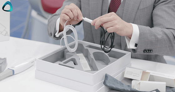 runyes-3ds-3.0-intraoral-scanner-unboxing-usbc-adapter