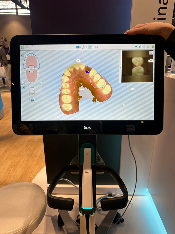 IMG_5813 - iTero Lumina cart front