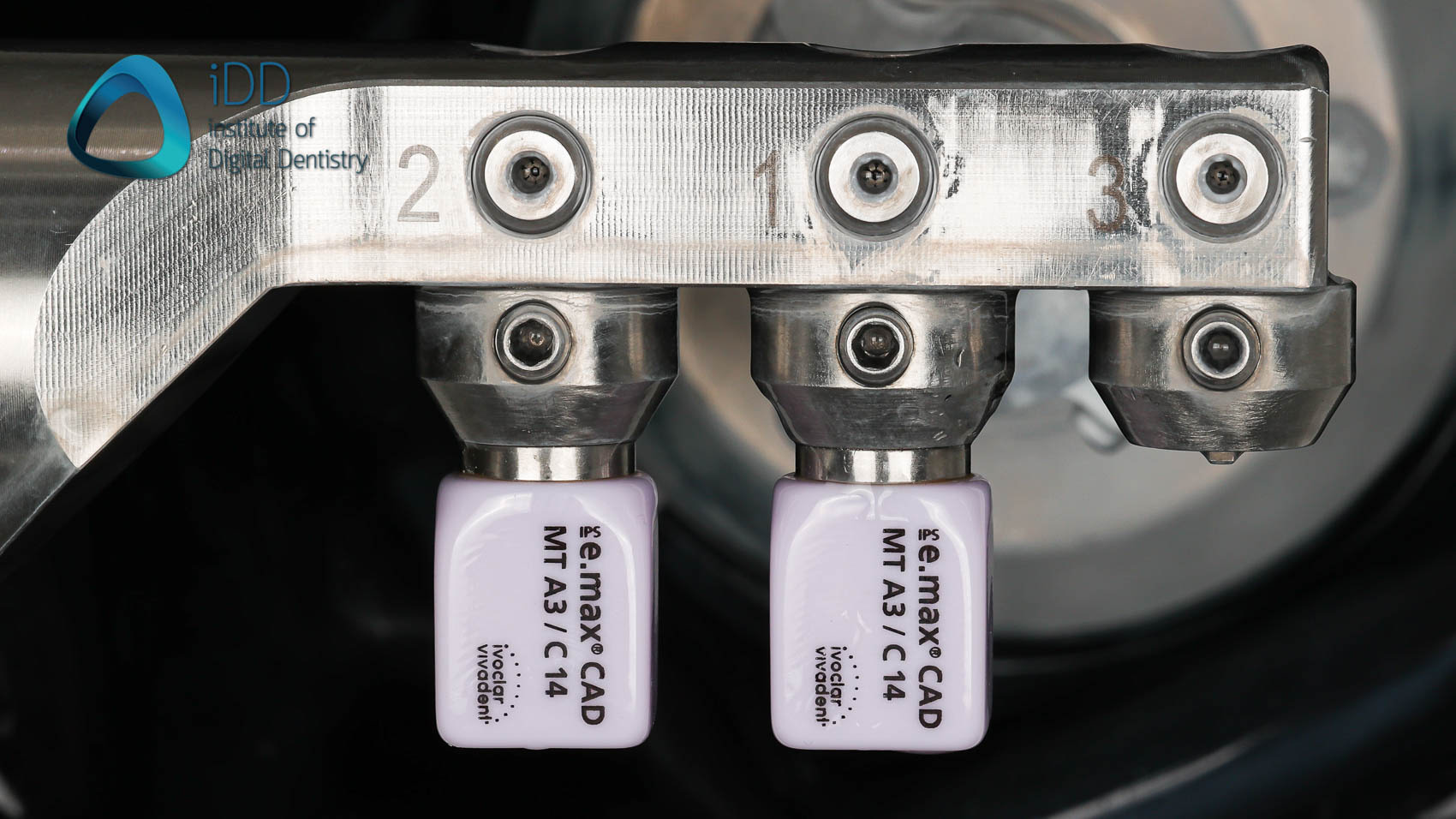 figure-8-e-max-material-digital-dentistry