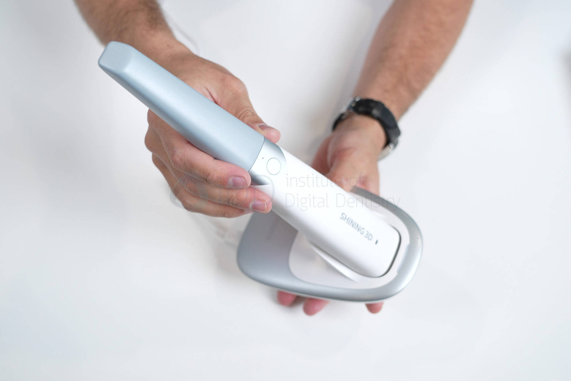 Aoralscan 3 Wireless Intraoral Scanner with base Review Shining 3D Institute of digital Dentistry